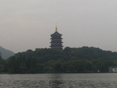 とまとじゅーす的中国旅行記＠杭州観光。西湖湖畔から雷峰塔を眺める