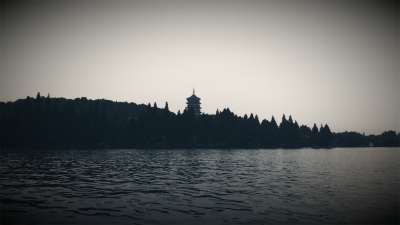 とまとじゅーす的中国旅行記＠杭州観光。西湖湖畔の風景
                  と雷峰塔