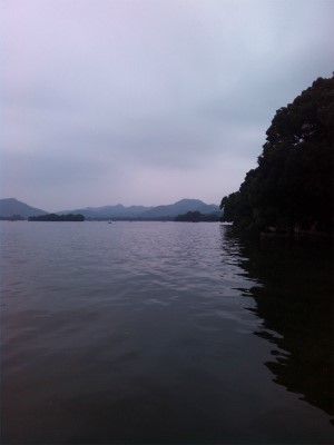 とまとじゅーす的中国旅行記＠杭州観光。西湖の白堤に続く小島