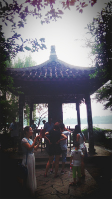 とまとじゅーす的中国旅行記＠杭州観光。西湖の蘇堤、蘇堤春暁の石碑がある場所