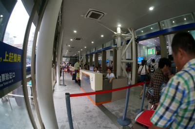 中国旅行記＠上海からトルファンへ列車に乗り鉄旅行。上海駅の安全検査