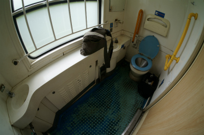 中国旅行記＠上海からトルファンへ列車に乗り鉄旅行、二等座席の車両のトイレ