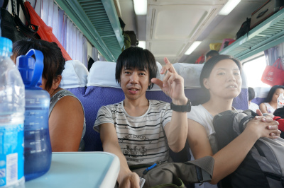 中国旅行記＠上海からトルファンへ列車に乗り鉄旅行、記念撮影