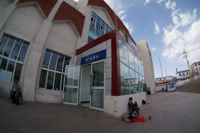 新疆ウイグル自治区観光旅行記＠トルファンからアジアの中心地点、ウルムチに向け出発。トルファン駅
