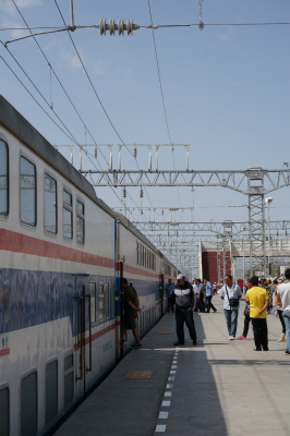 新疆ウイグル自治区観光旅行記＠トルファンからウルムチへ二階建ての列車で乗り鉄の旅