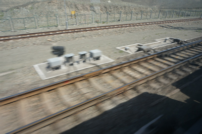 新疆ウイグル自治区観光旅行記＠トルファンからウルムチへ二階建ての列車で乗り鉄旅行。トルファン～ウルムチ間の車窓風景