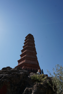 新疆ウイグル自治区観光旅行記＠ウルムチ（烏魯木斉）のランドマーク的存在、紅山公園の紅山塔