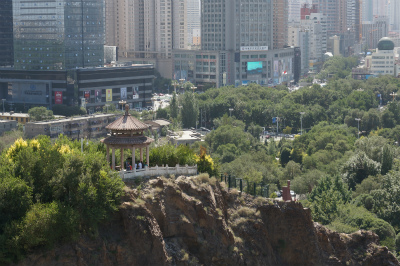 新疆ウイグル自治区観光旅行記＠ウルムチ（烏魯木斉）の紅山公園の紅山塔付近の風景