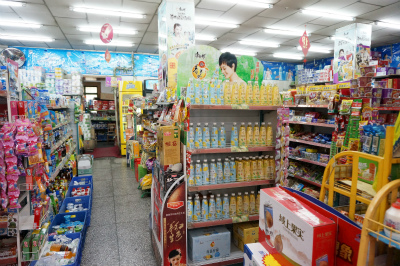 中国旅行記＠ウルムチ、西虹西路にある商店、「順心超市」