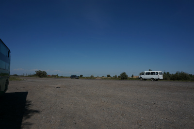 中国＆カザフスタン観光旅行記＠カザフスタン、チュンジャ（Шонжы）郊外の砂漠のカフェ（кофе）で昼食休憩