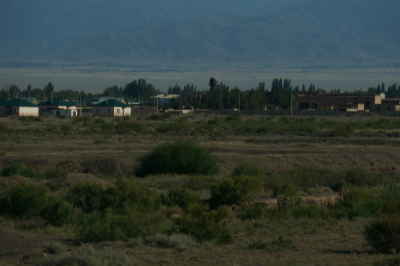 中国＆カザフスタン観光旅行記＠カザフスタン、チュンジャ（Шонжы）郊外の砂漠～アルマトイ（アルマティ、Алматы）間の車窓風景