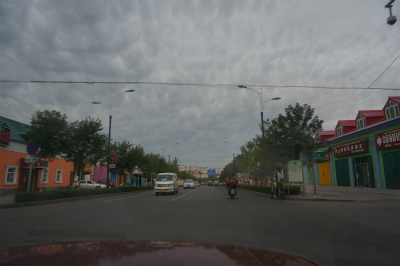 新疆ウイグル自治区観光旅行記＠タクシーで伊寧駅へ向かう。車窓風景