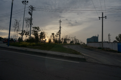 新疆ウイグル自治区観光旅行記＠タクシーで伊寧駅へ向かう。朝日が昇って来た