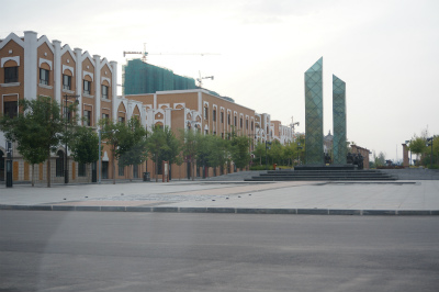 新疆ウイグル自治区観光旅行記＠タクシーで伊寧駅へ向かう。車窓風景