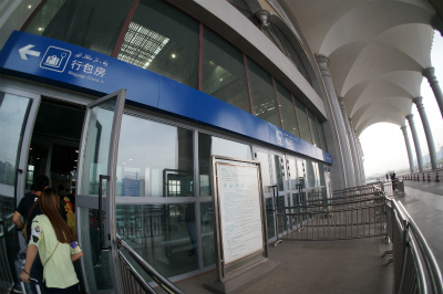 中国旅行記＠伊寧駅の安全検査