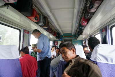 中国旅行記＠伊寧から蘭州へ列車の旅、乗り鉄。第一日目の車内の様子