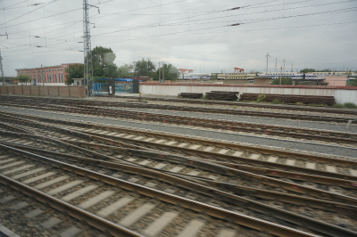 中国旅行記＠伊寧から蘭州へ列車の旅、乗り鉄。第一日目の車窓風景。整然とした鉄道
