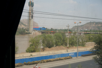 中国旅行記＠伊寧から蘭州へ列車の旅、乗り鉄。第二日目の車窓風景。黄河が見える