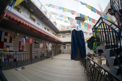 中国旅行記＠蘭州の西驛（驿）国際青年旅舎、ユースホステルの四階、洗濯物が干せるスペース
