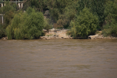 中国旅行記＠蘭州観光、中山橋（黄河第一橋・鉄橋）からしばし黄河と河岸を眺める