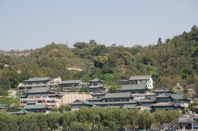 中国旅行記＠蘭州観光、中山橋（黄河第一橋・鉄橋）から白塔山公園、法雨寺を眺める