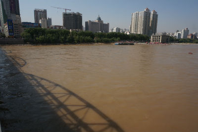 中国旅行記＠蘭州のランドマーク、中山橋（黄河第一橋・鉄橋）から黄河を眺める