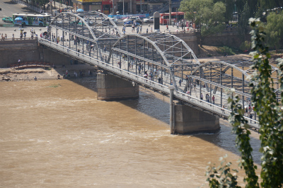 中国旅行記＠蘭州観光、白塔山公園から中山橋（黄河第一橋・鉄橋）と黄河を眺める