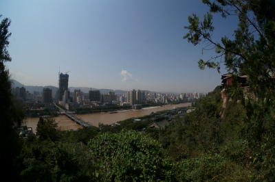 中国旅行記＠蘭州観光、白塔山公園から中山橋と黄河を眺める