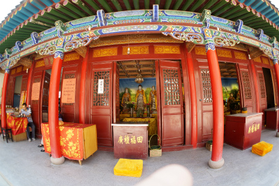 中国旅行記＠蘭州観光、白塔山公園内にある法雨寺の仏閣