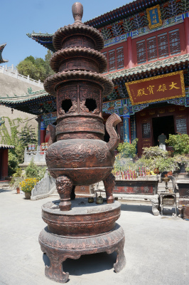 中国旅行記＠蘭州観光、白塔山公園内にある法雨寺の境内