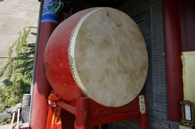 中国旅行記＠蘭州観光、白塔山公園内にある法雨寺で見かけた太鼓