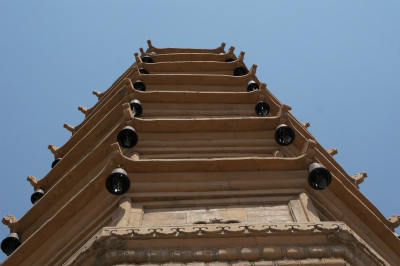 中国旅行記＠蘭州観光、白塔山公園の白塔を真下から仰ぎ見る