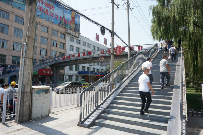 中国旅行記＠蘭州観光、中山橋（黄河第一橋・鉄橋）前の歩道橋