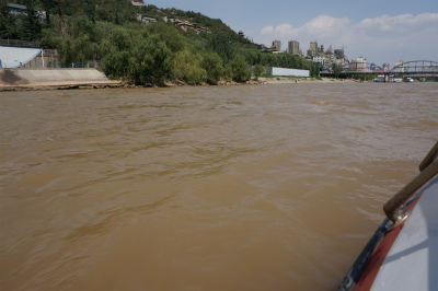 中国旅行記＠蘭州観光、黄河の川面すれすれを高速艇で遊覧、クルージング