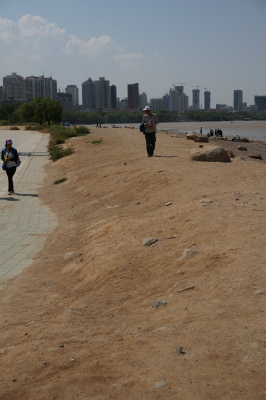 中国旅行記＠蘭州観光、黄河の河岸を黄河母親像を目指しつつ散歩＆観光