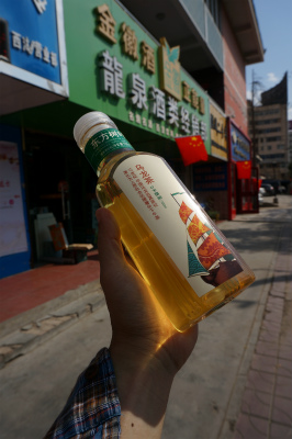 中国旅行記＠蘭州観光、蘭州のランドマークの一つ、黄河母親像を見終え、あのいわくのメーカーのウーロン茶を購入