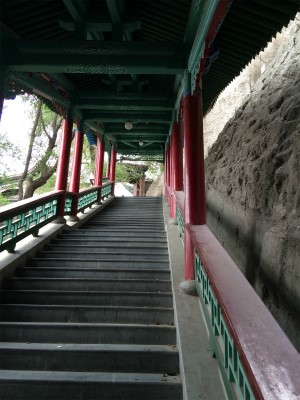 中国旅行記＠蘭州観光、五泉山公園内のマニ寺の回廊