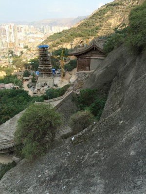 中国旅行記＠蘭州観光、五泉山公園で修復中の巨大な仏像