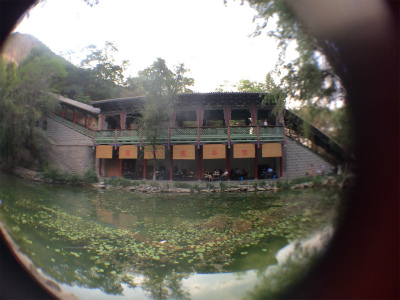 中国旅行記＠蘭州観光、五泉山公園の池のほとり