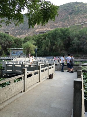 中国旅行記＠蘭州観光、五泉山公園の池と回廊