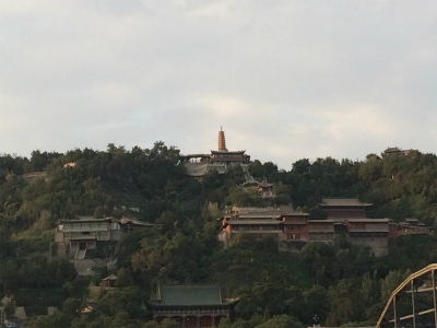 中国旅行記＠蘭州観光、五泉山公園を後にし、夕日に染まる白塔を眺める