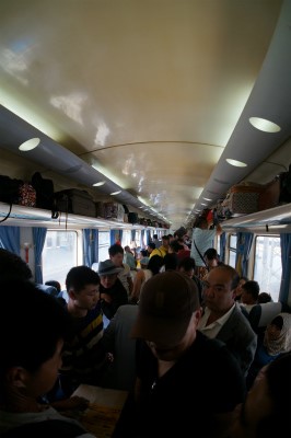 中国旅行記＠蘭州～上海まで席無しの1泊2日の列車の旅、乗り鉄の始まり。先ずはともあれ荷物置き場を確保