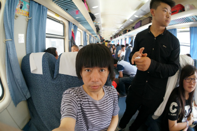 中国旅行記＠蘭州～上海まで席無しの1泊2日の列車の旅、乗り鉄の始まり。列車内にて席も確保して記念撮影