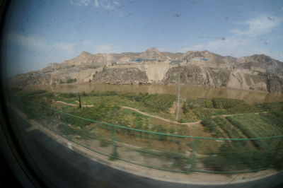 中国旅行記＠蘭州～上海列車の旅。黄河と黄河大地が見える車窓風景