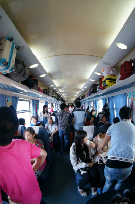 中国旅行記＠蘭州～上海列車の旅。伯陽駅で列車が約3時間の足止めを食らって皆憤っている