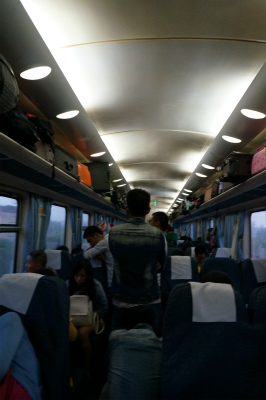 中国旅行記＠蘭州～上海列車の旅。早朝の列車内の様子
