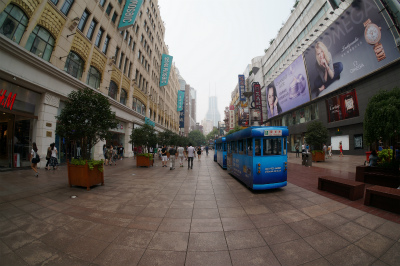 中国旅行記＠上海の南京東路を観光というか散歩。いつも見かける観光バス