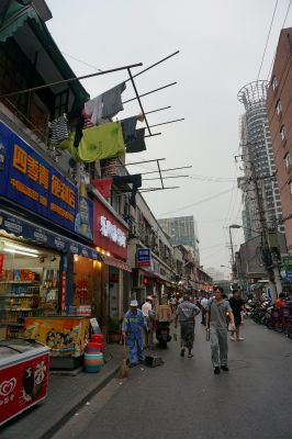 中国旅行記＠上海の南京東路周辺の雑然とした街並み