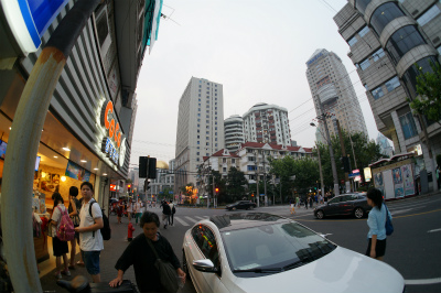 中国旅行記＠上海の人民広場付近、福州路にあるミルクティーのチェーン店、CoCoがある付近の風景