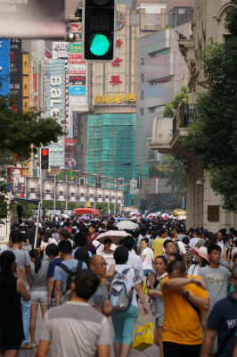 中国旅行記＠上海観光、観光客でごった返す南京東路